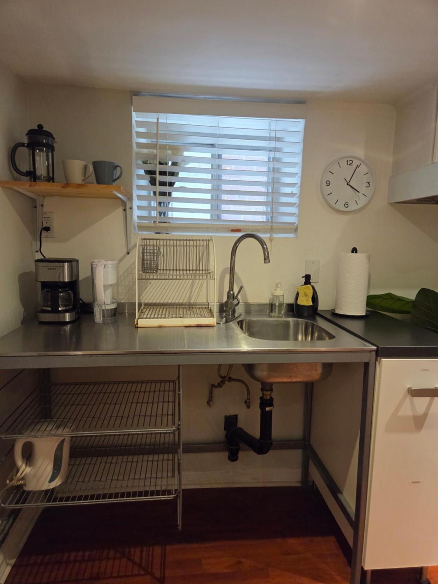 Gasthof Charming Basement With Private Entrance Near Subway, Koreatown & Uoft Toronto